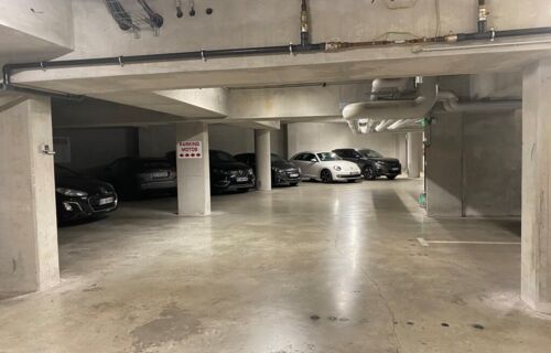 PARKING A LA LOCATION SECTEUR PORT MARIANNE.