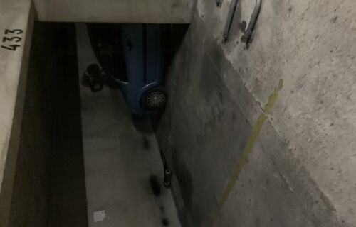 Parking près du périphérique, Clichy/barrière 17eme