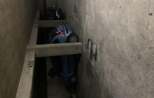 Parking près du périphérique, Clichy/barrière 17eme