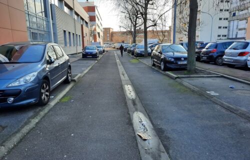 Parking près de la tour d Asnières.