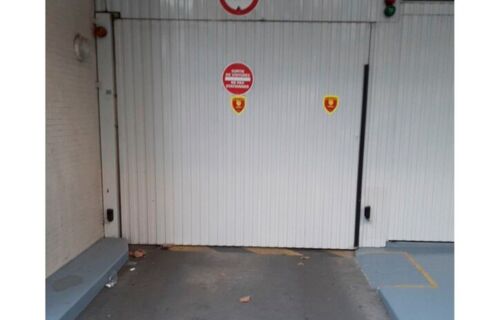 PARIS :Parking quartier Nation