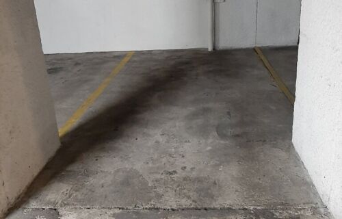 PARIS :Parking quartier Nation