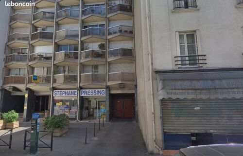 Place de parking couvert pour moto. 15eme proche tour Eiffel