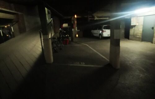Parking en face de l'arrêt de métro La Motte Piquet Grenelle.