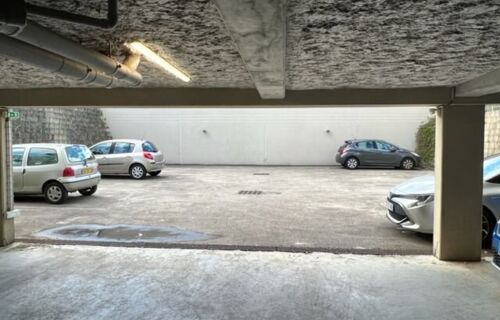 Parking près de la rocade sortie 5