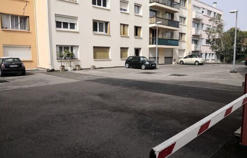 place de Parking entre Palais de Justice et Saint Michel