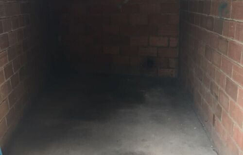 box 12 m2 proche Mairie de Bondy