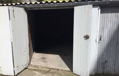box 12 m2 proche Mairie de Bondy
