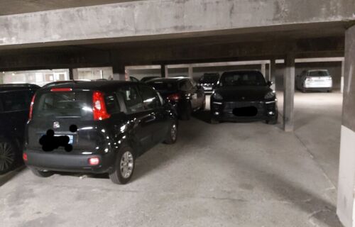 Parking couvert proche métro - 5 min ligne 13 a pied, 10 min Porte de Versailles à pied