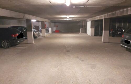Parking couvert proche métro - 5 min ligne 13 a pied, 10 min Porte de Versailles à pied