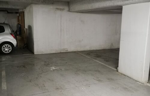 Place de parking proche de la gare de Bussy Saint Georges