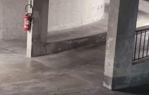 Parking sécurisé, emplacement stratégique