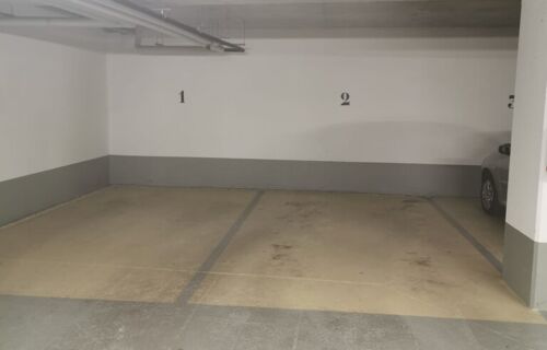 Location parking proche Buttes Chaumont dans residence securisee