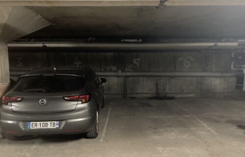 Parking sous terrain avec porte blindée et indépendant