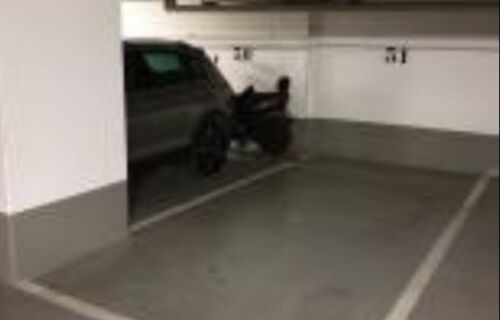 Parking Bécon les Bruyères