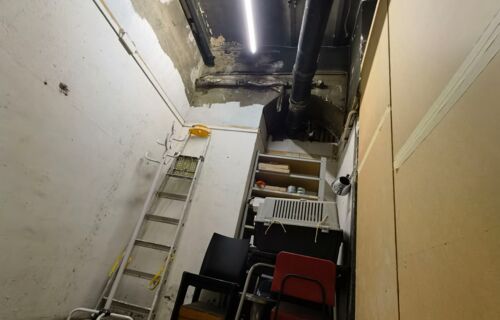 Cave sécurisée, aérée, saine et très haute sous plafond. Rue de la Paix
