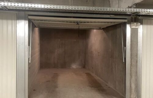 Box fermé dans garage sous terrain proche Part Dieu