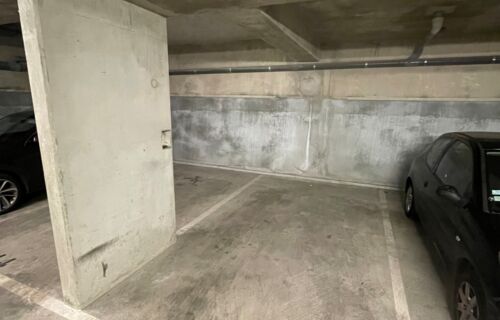 Place de parking privée (Immeuble surveillé, accès 24h/24 avec un bip) sur Clichy 92110