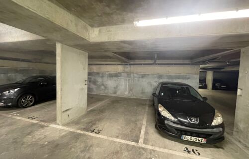 Place de parking privée (Immeuble surveillé, accès 24h/24 avec un bip) sur Clichy 92110