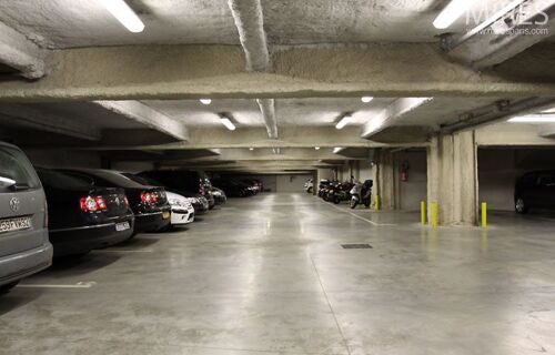 Parking privé dans un immeuble sécurisé 6 minutes  de la gare de Drancy