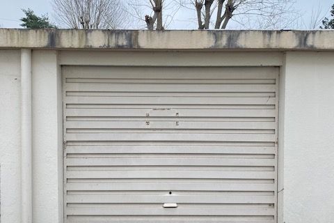 BOX FERME / GARAGE EXTERIEUR