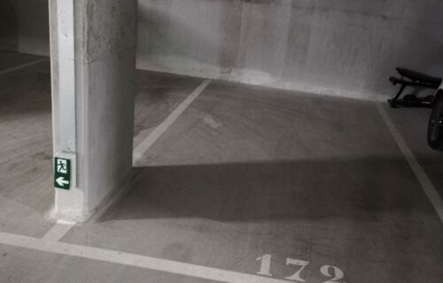 Place parking proche zone commerciale Pontault-Combault