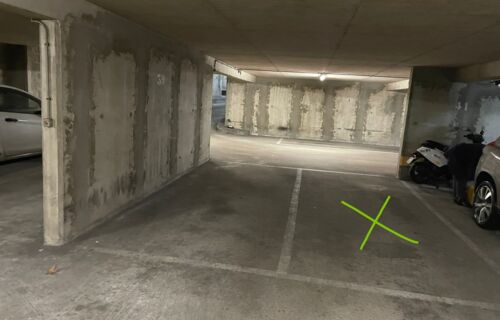 PARKING SECURISE A DEUX PAS DES LIGNES DE METRO 8, 10, 12 ET 6.