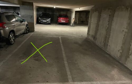 PARKING SECURISE A DEUX PAS DES LIGNES DE METRO 8, 10, 12 ET 6.