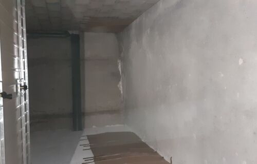 Loue BOX 13 m2 dans hypercentre et à 200 m de la gare de RAMBOUILLET