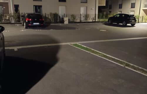 Place de parking près de l'aéroport de Carpiquet