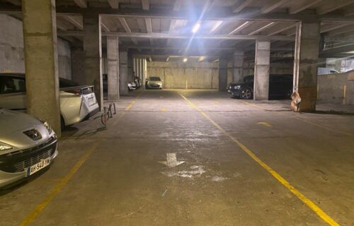 Parking près de l'arrêt Quatre Routes - Asnières sur Seine