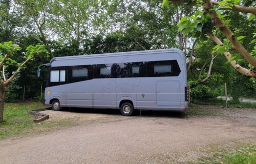 Places pour tout véhicule y compris camping car