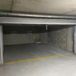 Parking "double box" intérieur avec porte dans quartier sécurisé