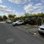 Parking privé et sécurisé - 1 grande place disponible - Cours du Médoc - A deux pas de la place Ravezies